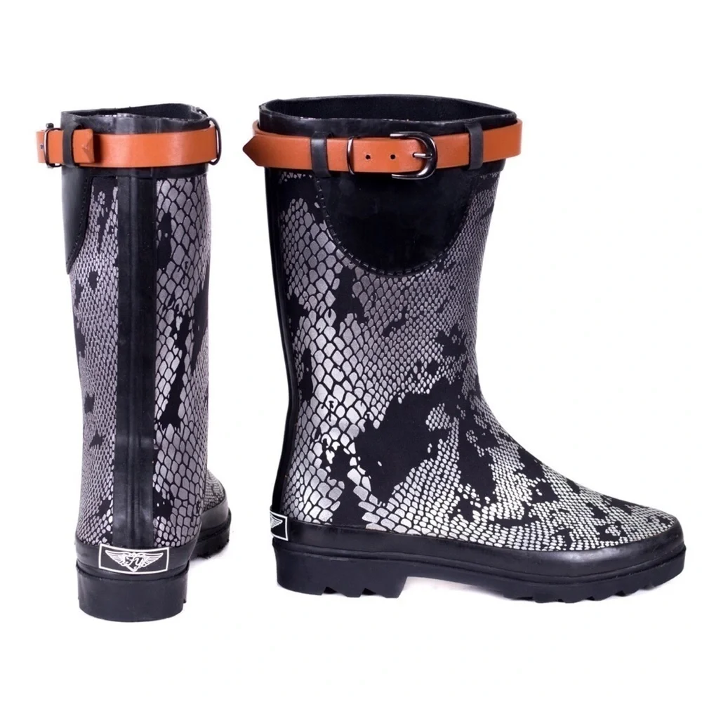 Women's Rain Boots Snake Skin Design Rubber Garden RainBoots, New in Box